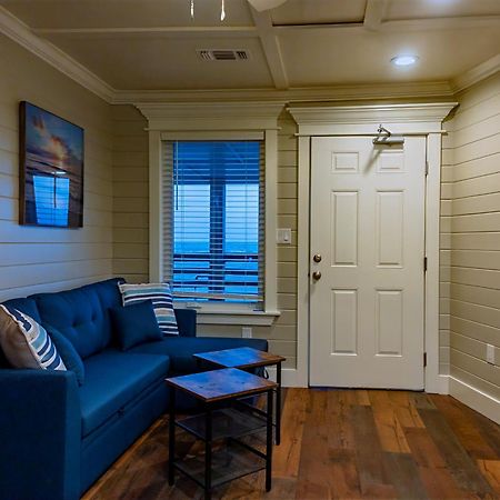 Blue Dolphin Inn And Cottages Grand Isle Exterior foto