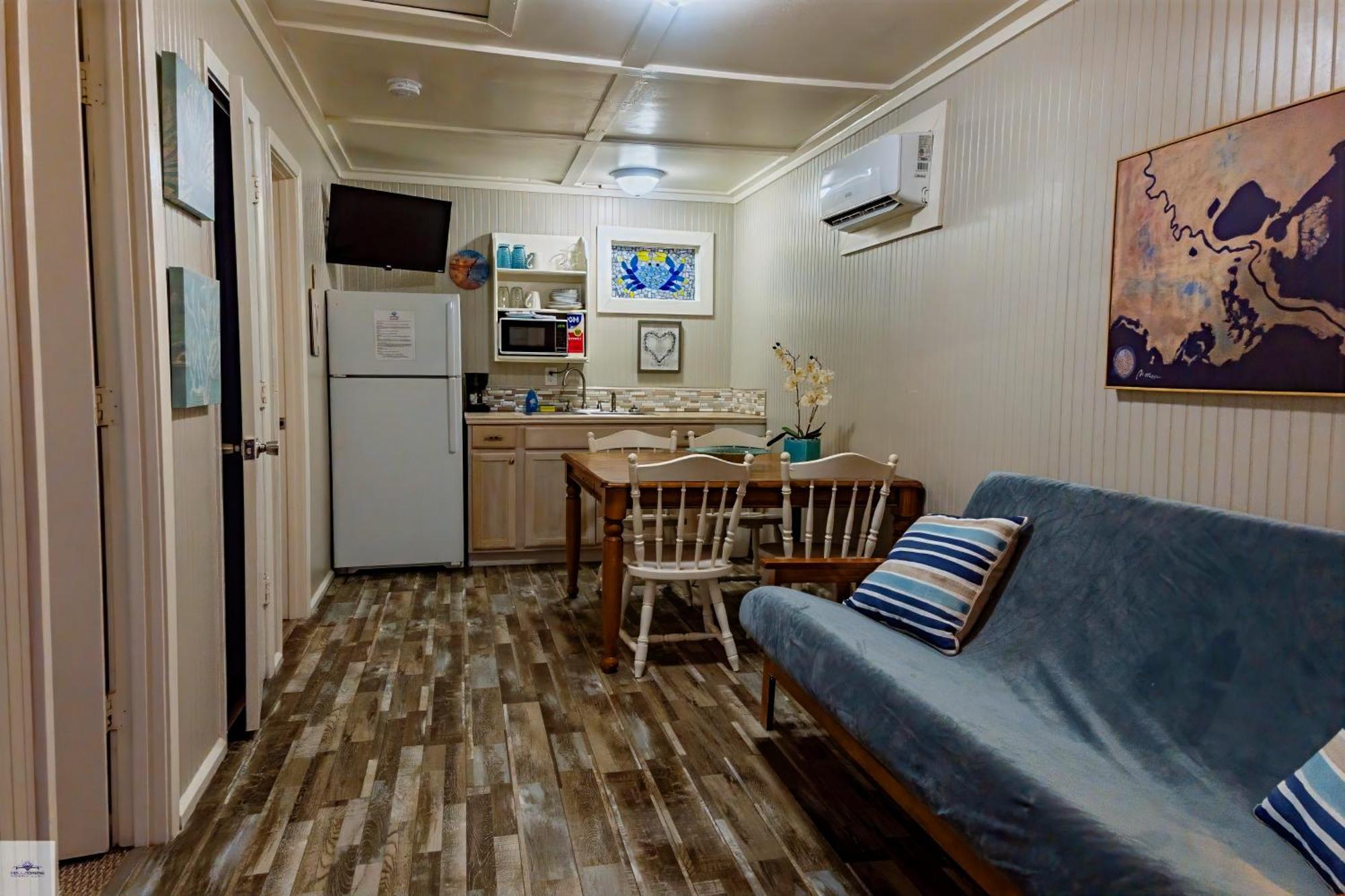 Blue Dolphin Inn And Cottages Grand Isle Exterior foto